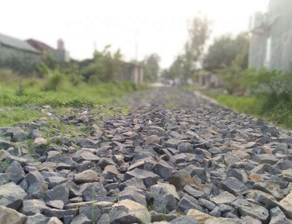 Warga mengeluh proyek  Jalan Raden Fatah Bandar Jaya tak kunjung rampung