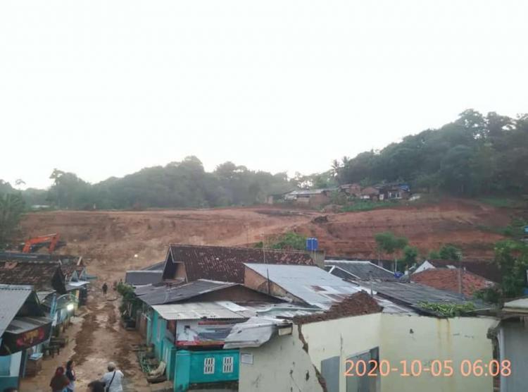 Banjir lumpur di Kampung Mulya karang maritim akibat proyek tanah kapling