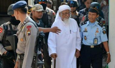 Keluarga Meminta kepada Pemerintah Untuk Memembaskan Ust Basyir Di karenakan Kondisi nya Yang Sudah Tua dan Sakit-Sakitan.