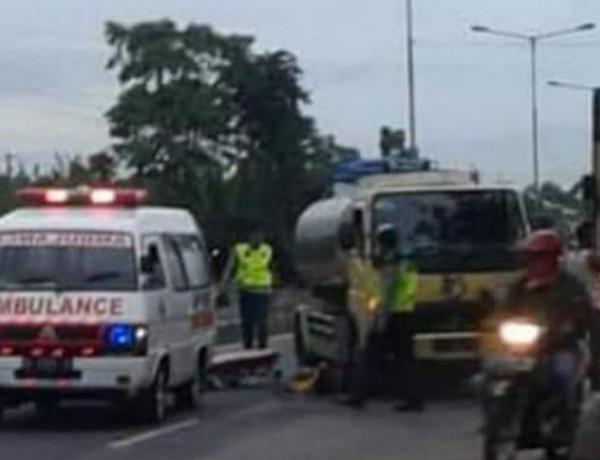 Kecelakaan Antara Truck Tangki vs Sepeda Motor di Jatim, Satu Orang Meninggal.