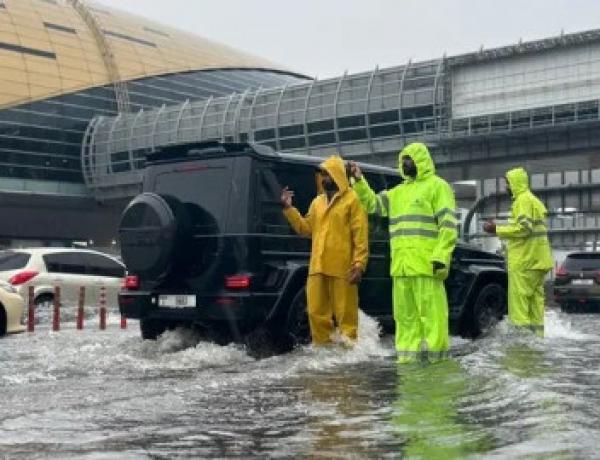 Uni Emirat Arab Terkena Banjir Besar: Dampak Buruk dan Respons Pemerintah Terhadap Kejadian Meteorologi Langka
